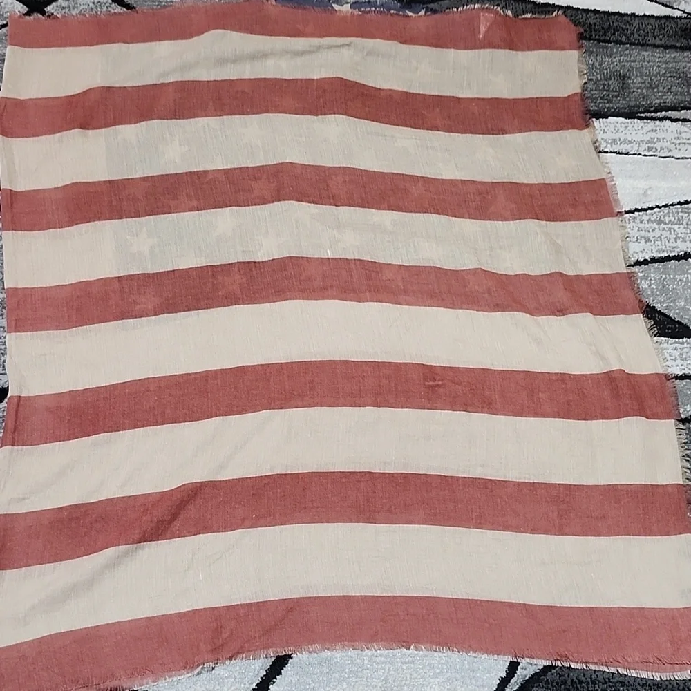 DO EVERYTHING IN LOVE EXTRA LARGE AMERICAN FLAG SCARF SHAWL STARS & STRIPES